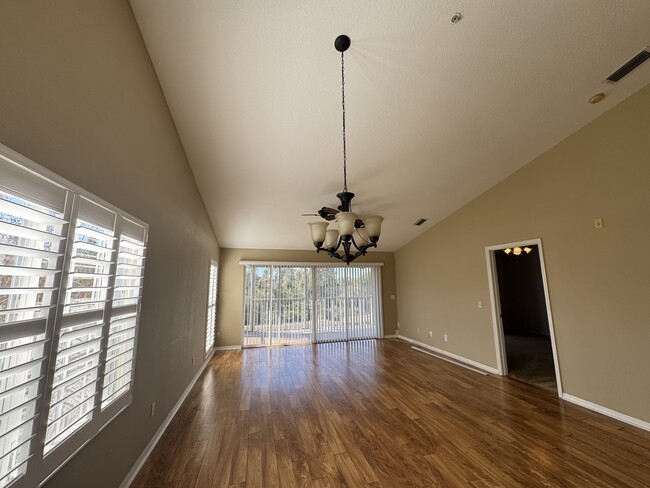 Building Photo - 202 Silver Lake Dr