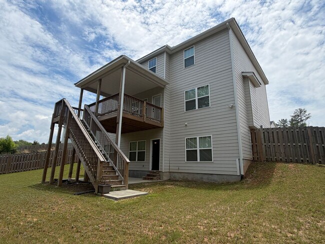 Building Photo - 3500 Hilltop Trl