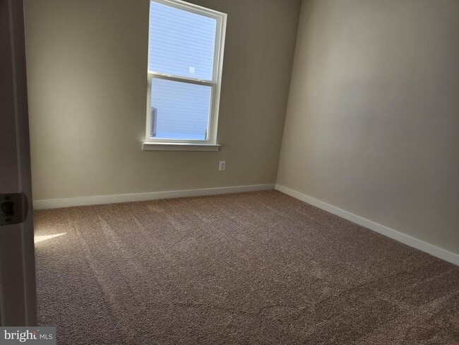 Building Photo - 327 Baker Dr