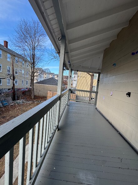 Building Photo - 184 Vernon St