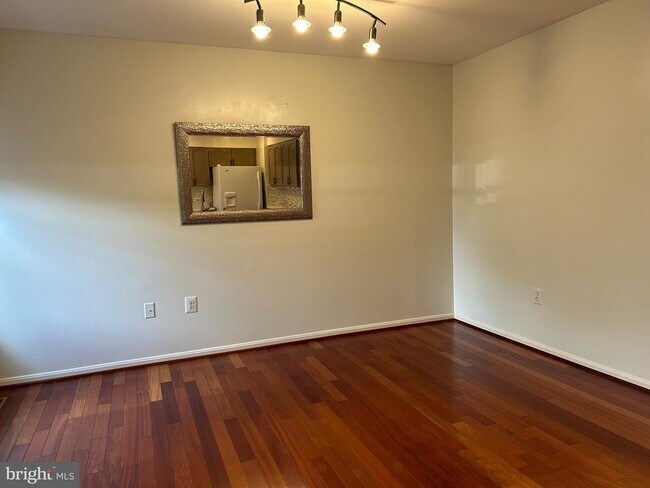 Building Photo - 46706 Bullfinch Square