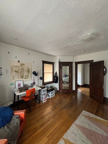 Building Photo - 4431 Commonwealth St