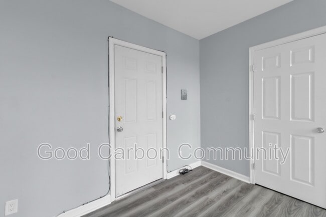 Building Photo - 131 Allen St