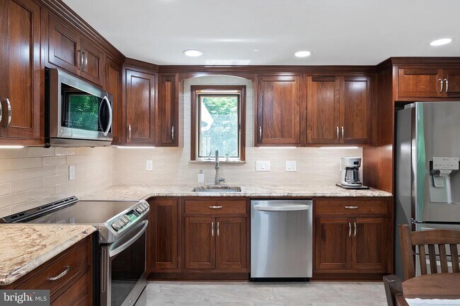 Building Photo - 11503 Vale Rd