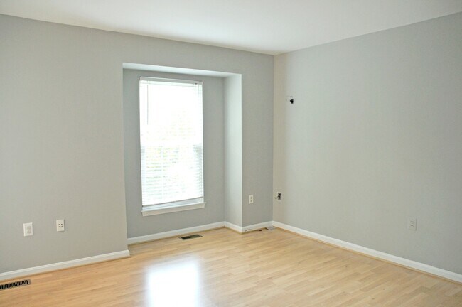 Building Photo - Charming End-Unit Townhouse in Mt. Airy Manor Community