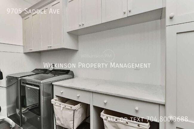 Building Photo - 9705 Saddle Ave