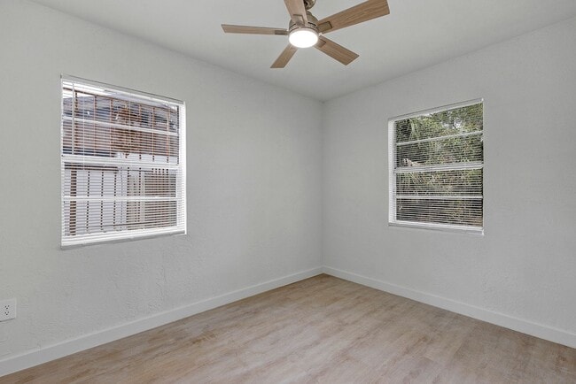 Building Photo - Beautifully Refreshed 3-Bedroom Home – Modern Kitchen & Spacious Interior