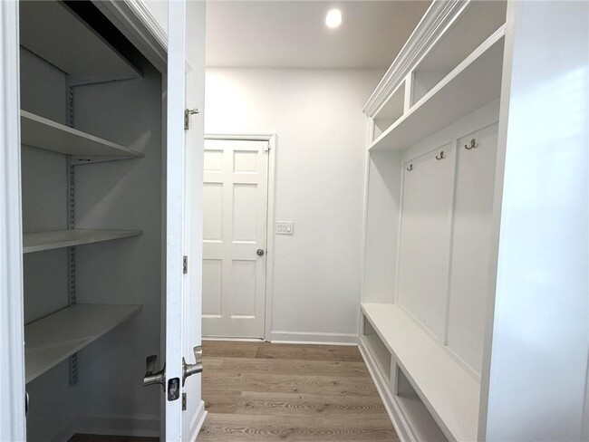 Building Photo - 4865 Chesterfield Ct