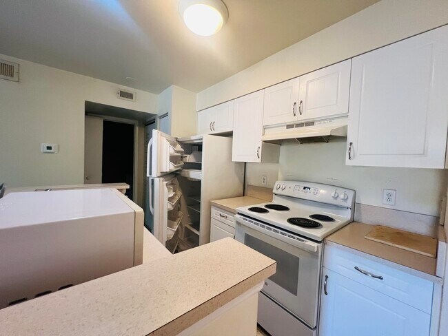 Building Photo - 4791 Via Palm Lakes Via