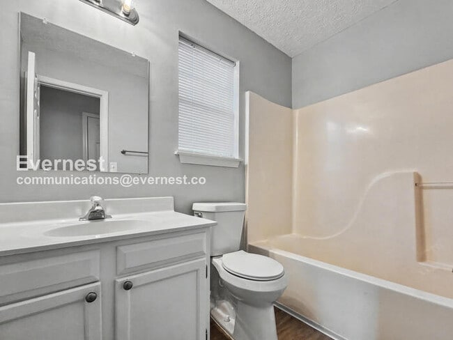 Building Photo - 3 Bed, 3 Bath with Fenced Yard & Garage / Pet-Friendly / Available Now!