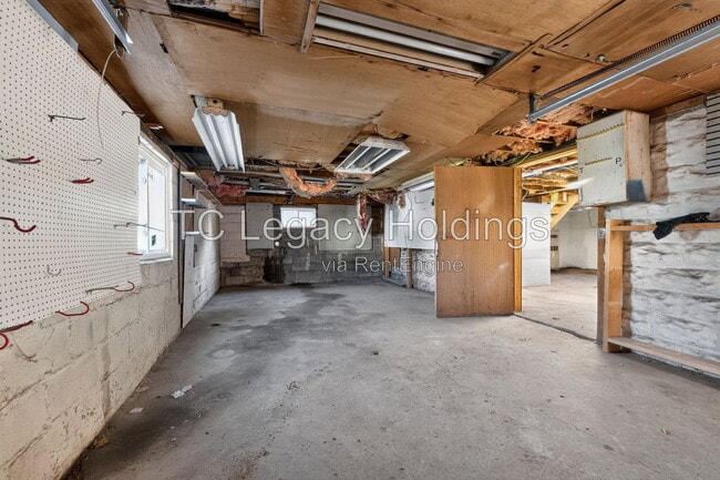 Building Photo - 200 Reeves Ave