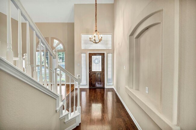 Building Photo - 6806 Thistle Hill Way