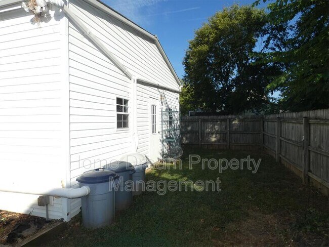 Building Photo - 2623 Van Buren St