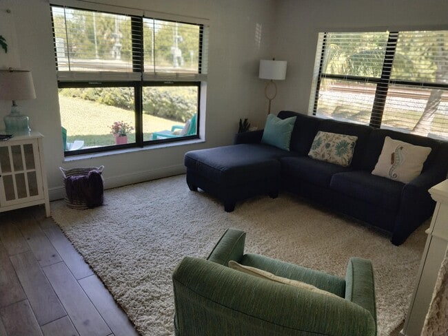 Building Photo - 1150 NE County Line Rd