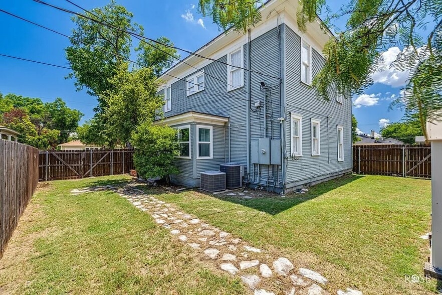 Building Photo - 2 N Adams St