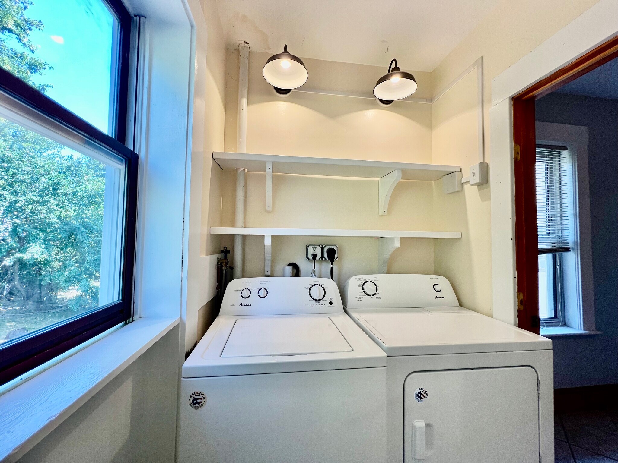Private Laundry - 31 Justin Rd