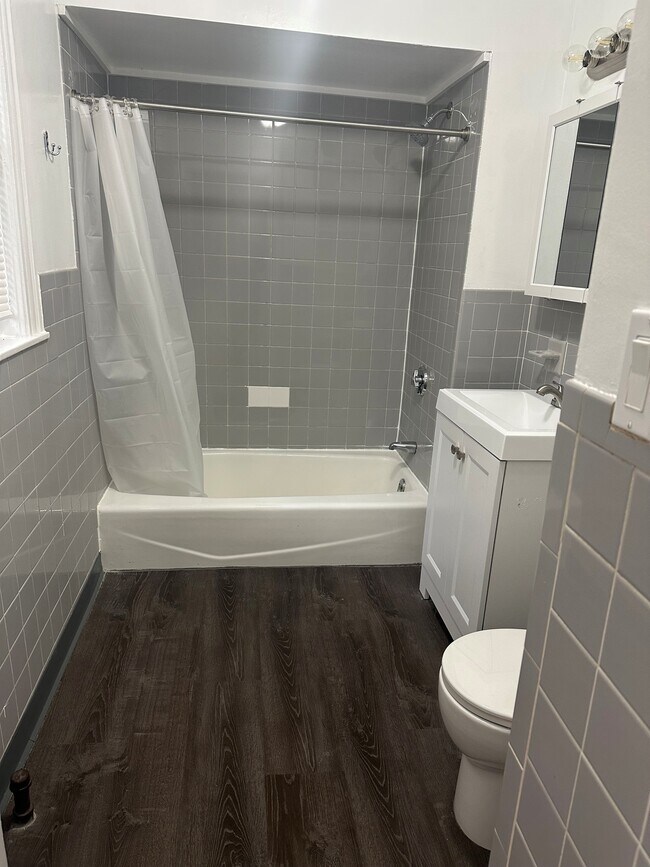 Building Photo - 33 Algonquin St