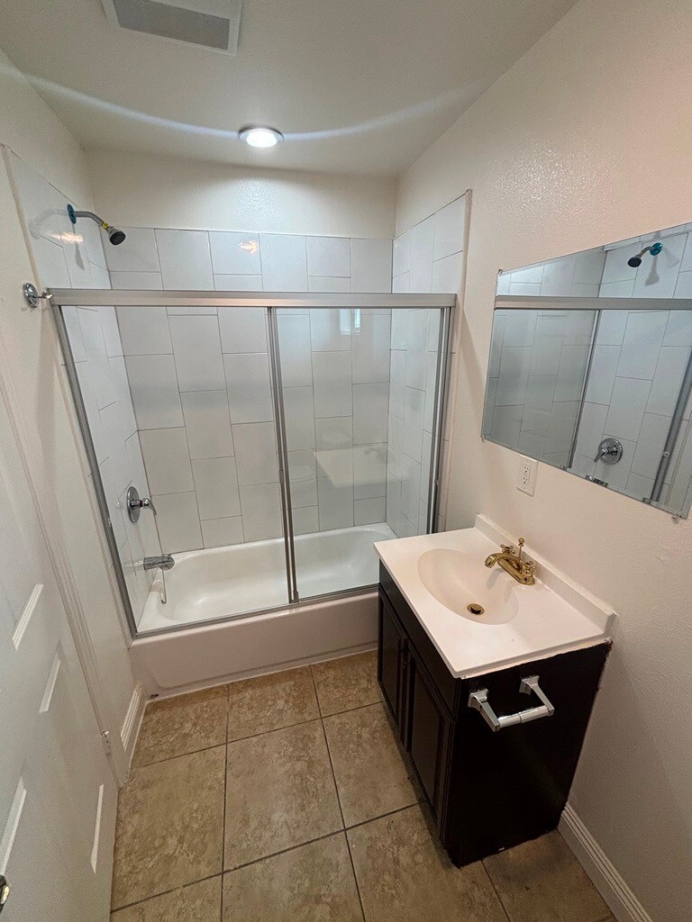 Building Photo - 1029 W 65th Pl