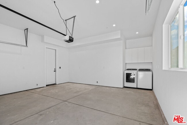 Building Photo - 15214 W Holyland Dr