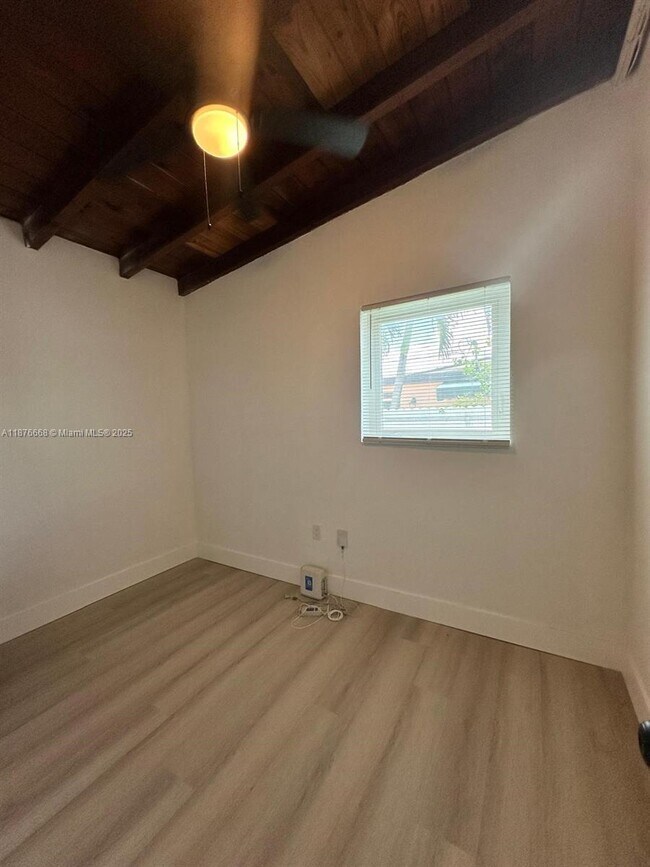 Building Photo - 3101 SW 102nd Pl