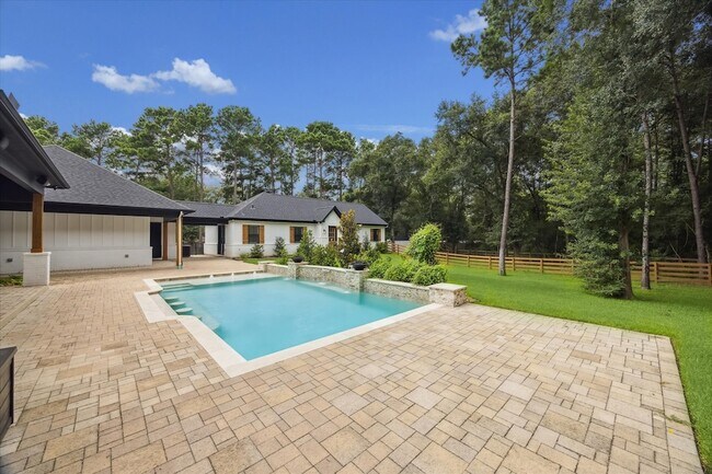Building Photo - 19414 Whispering Grove