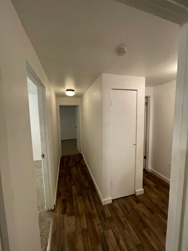 Building Photo - 3 Bedroom Home Fully Updated.