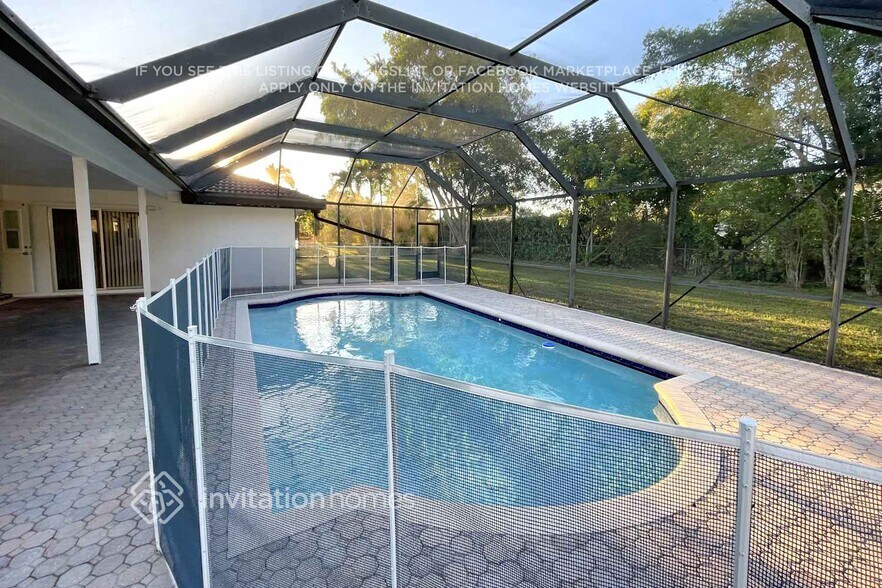 Building Photo - 10274 Ramblewood Dr