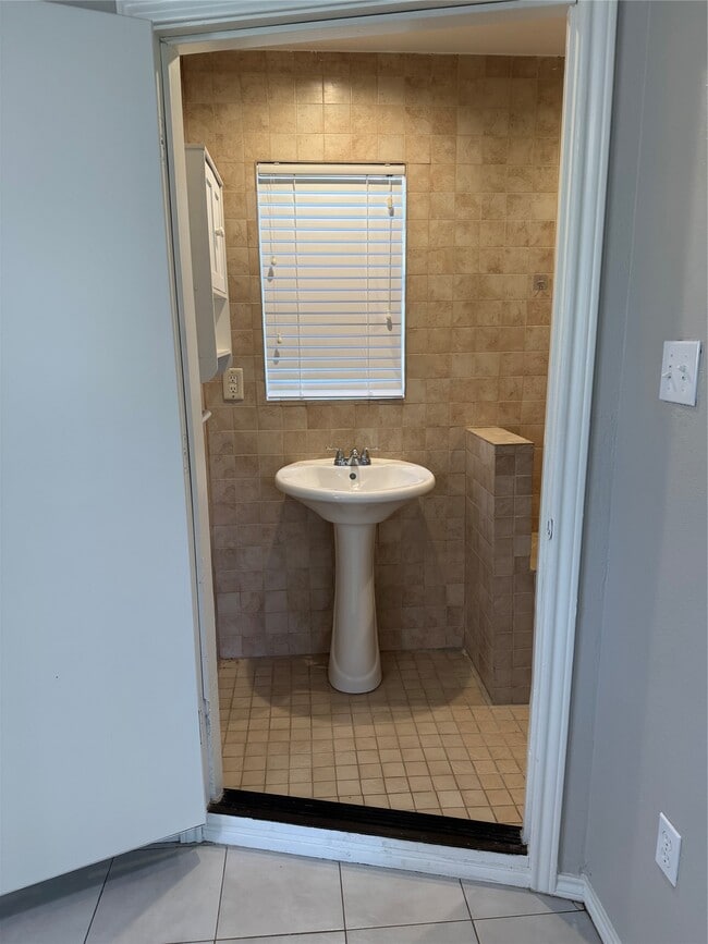 Building Photo - 615 Texas St