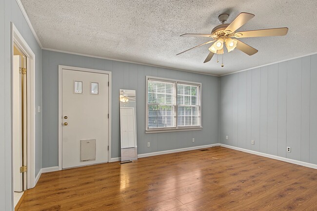 Building Photo - 2935 Arcadia Dr
