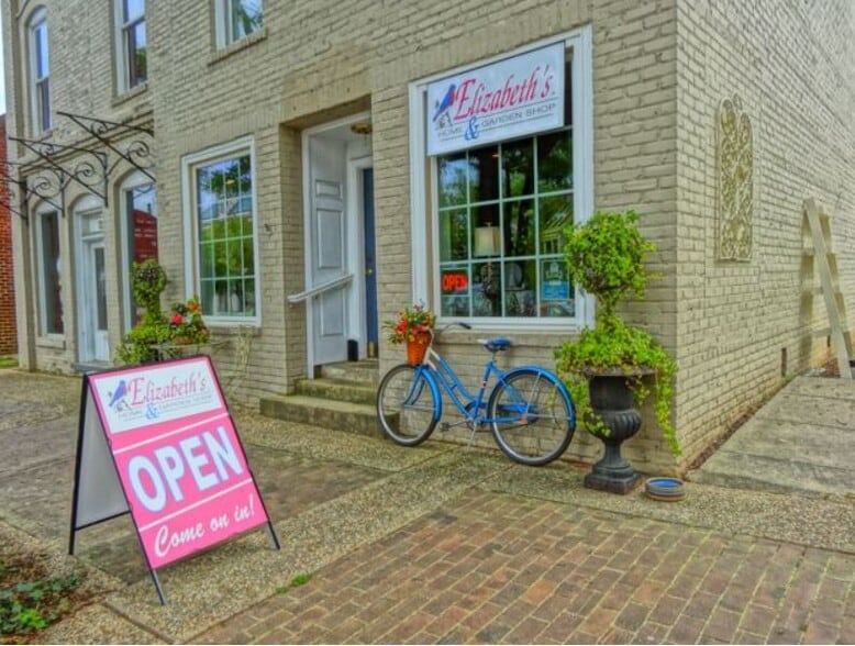Downtown - 515 Mayfair St