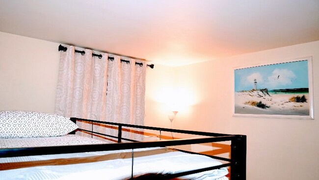 Building Photo - 2 Wimbledon Ln