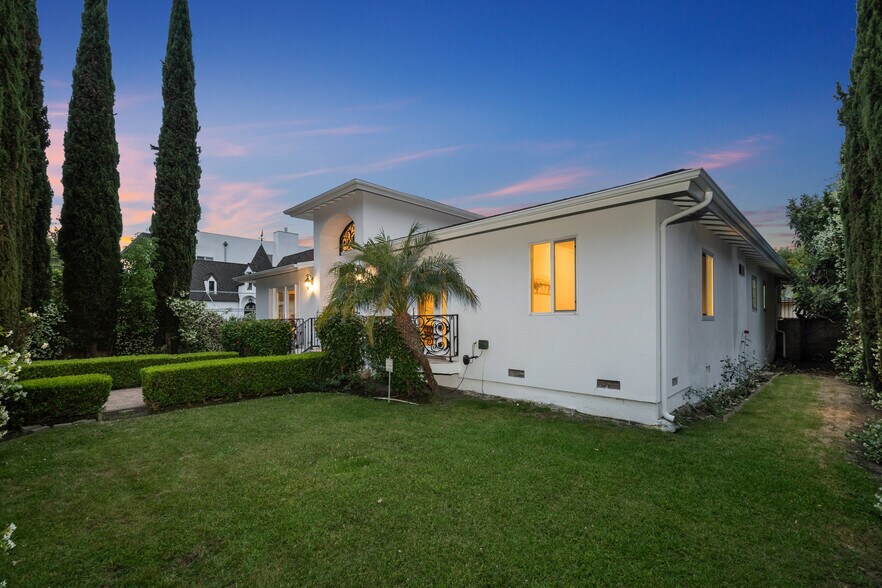 Building Photo - 465 N Kilkea Dr