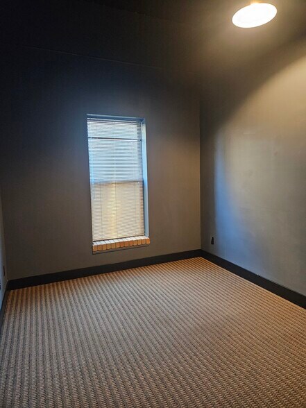 Building Photo - 329 S Washington Sq