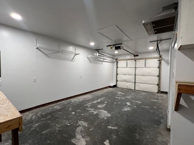 Building Photo - 3 bedroom, 2 bath House