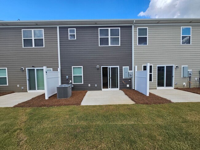 Building Photo - Beautiful Townhome in Concord! Great schools!