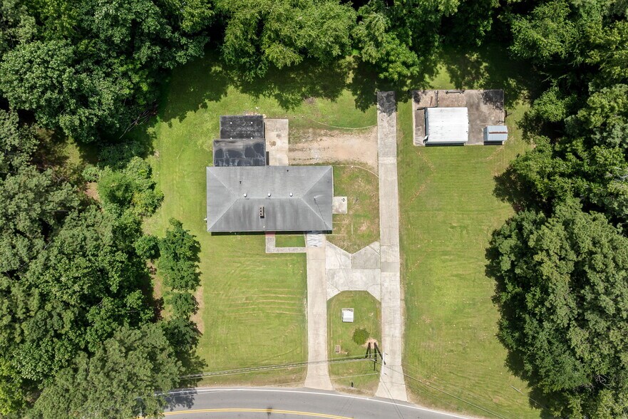 Building Photo - 1319 Legend Rd