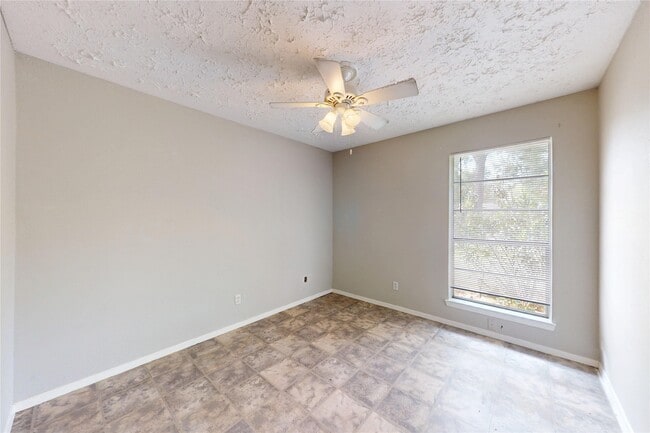 Building Photo - 2711 Heritage Colony Dr