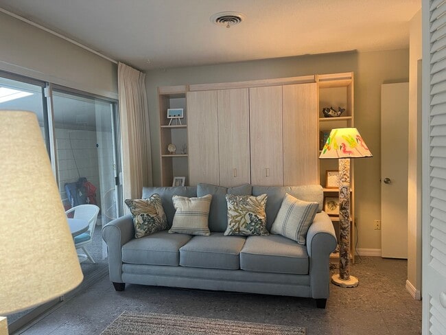 Building Photo - Venice, FL 1BD + Den/2BA Condo in Sea Villas