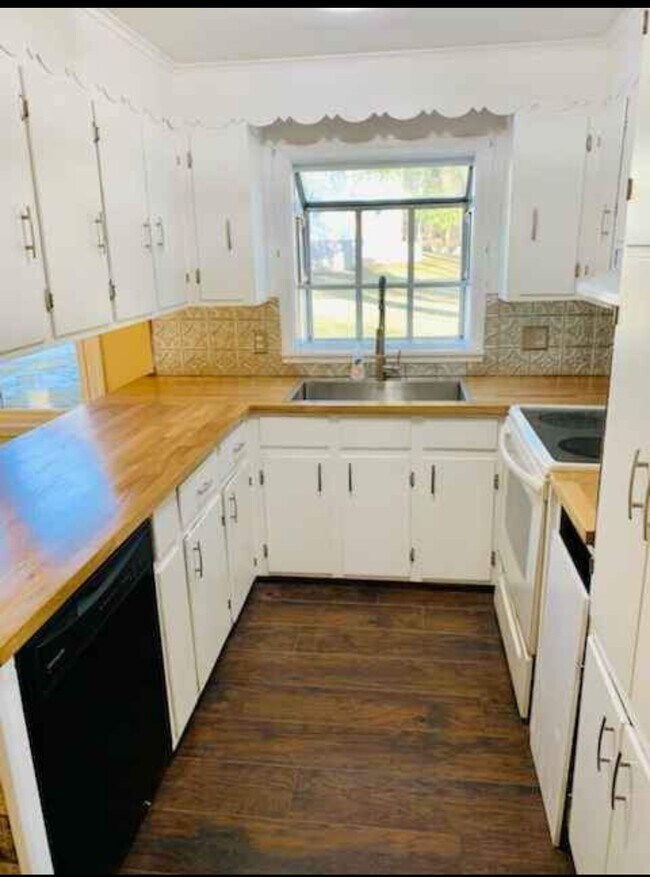 Building Photo - 25 W Wrentham Rd