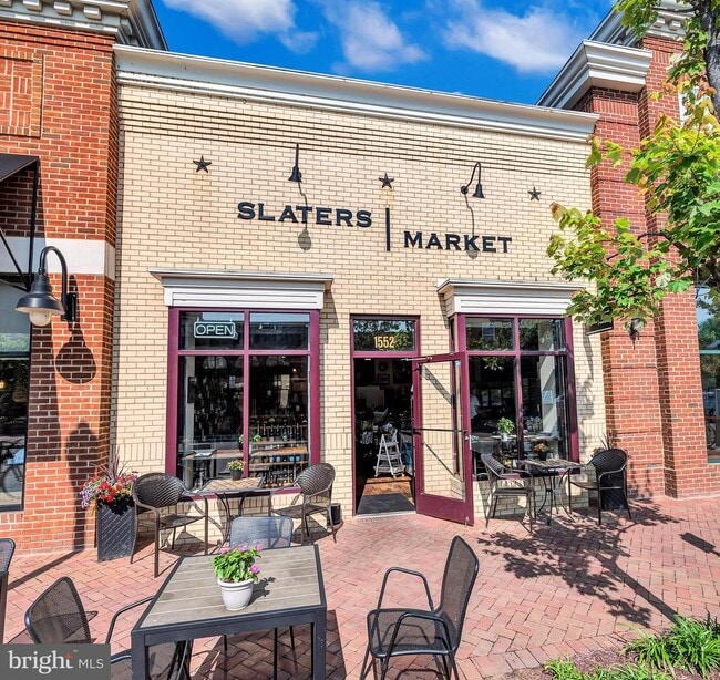 Building Photo - 714 Bracey Ln