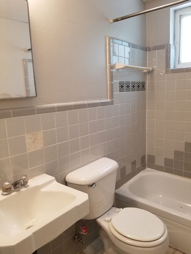 Building Photo - 3233 Whitfield Ave