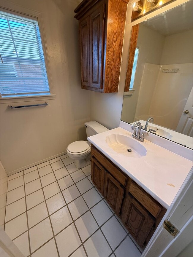 Building Photo - 2302 Brookhaven Dr