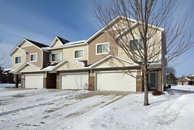 Building Photo - Newly Updated Townhouse Available Now in Monticello!