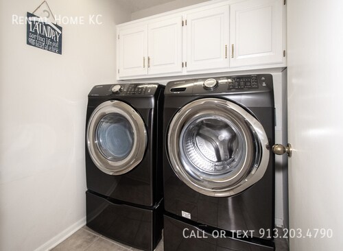Building Photo - 15730 W Locust St