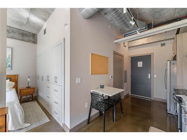 Building Photo - 728 N 3rd St