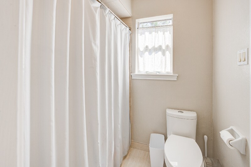 Building Photo - 16607 Brenton Oaks Dr