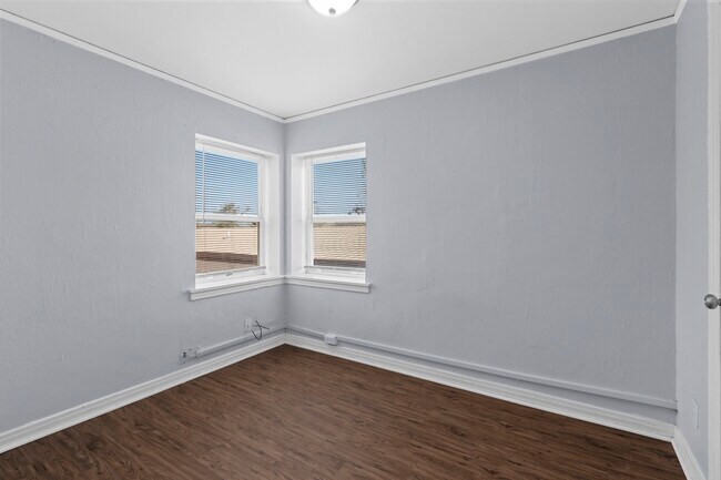 Building Photo - 307 W Morton St