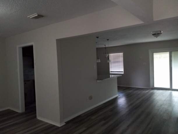 Building Photo - 15415 Poolview St