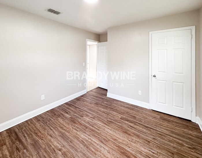 Building Photo - 2145 Bourget Dr