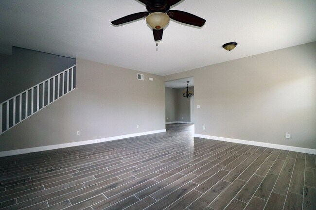 Building Photo - Beautiful 4-Bedroom Home in Gated Golf Community – East Orlando